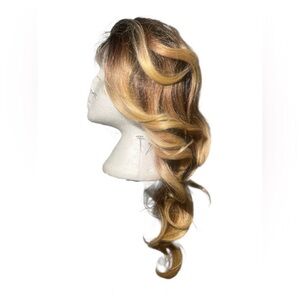 Blonde Long Wavy Women's Wig – Natural Honey Blonde